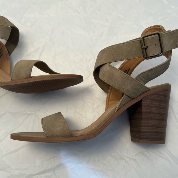 George brand beige heels - Picture 2 of 5